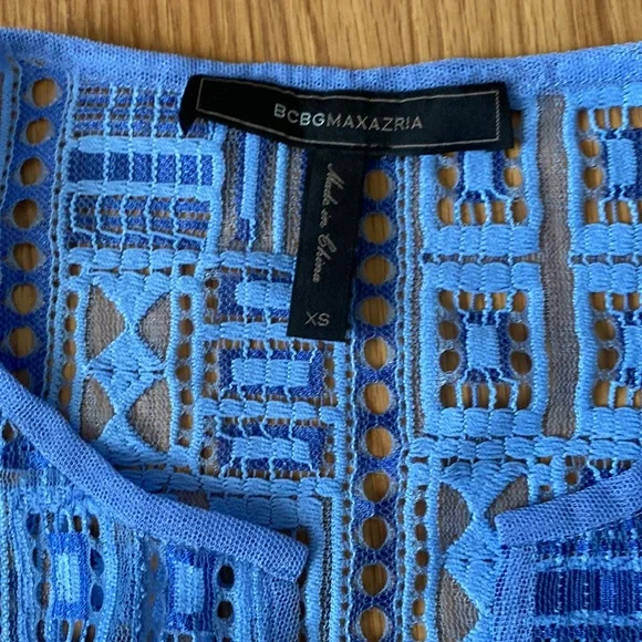 ❤️ BCBG Blue Lace Blouse Top Size XS NWOT - Picture 4 of 9